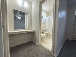 1936 Ford Parkway in St. Paul, MN - Building Photo - Interior Photo