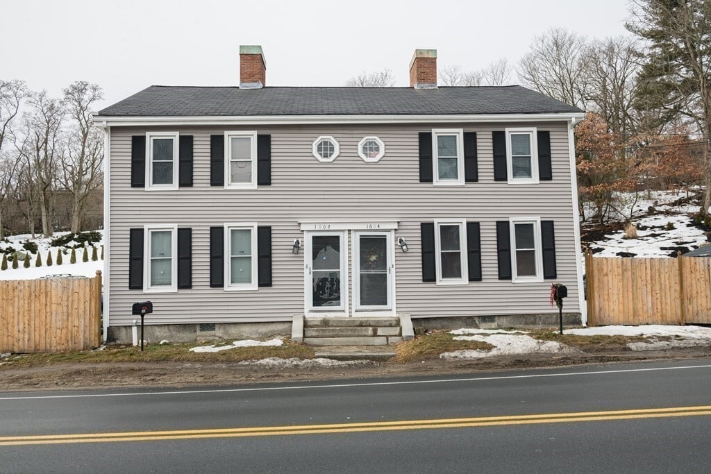 1602 Mammoth Rd in Dracut, MA - Building Photo