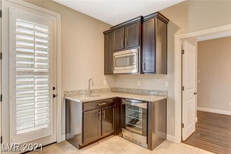 10476 Dove Meadow Way in Las Vegas, NV - Building Photo - Building Photo