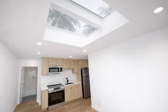 12527 Cranbrook Ave, Unit 1 in Hawthorne, CA - Building Photo - Building Photo