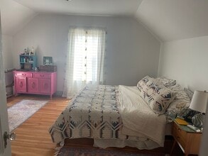 39 Day Ave, Unit 1 in Northampton, MA - Foto de edificio - Building Photo