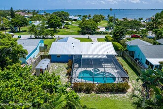 512 Dolphin St in Melbourne Beach, FL - Building Photo - Building Photo