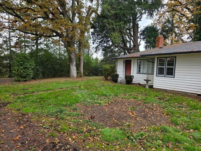 14020 S Pacific Hwy W in Monmouth, OR - Foto de edificio - Building Photo