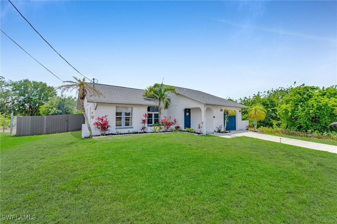 3721 6th St W in Lehigh Acres, FL - Building Photo