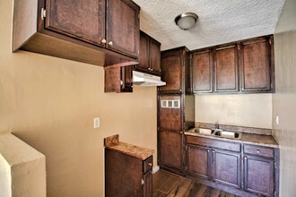 7800 Madison St in Paramount, CA - Building Photo - Building Photo