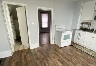 313 Rumsey Ave, Unit 1 in Lansing, MI - Foto de edificio - Building Photo