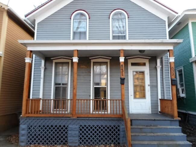 property at 831 W Washington Blvd