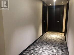 501 Yonge St in Toronto, ON - Building Photo - Building Photo