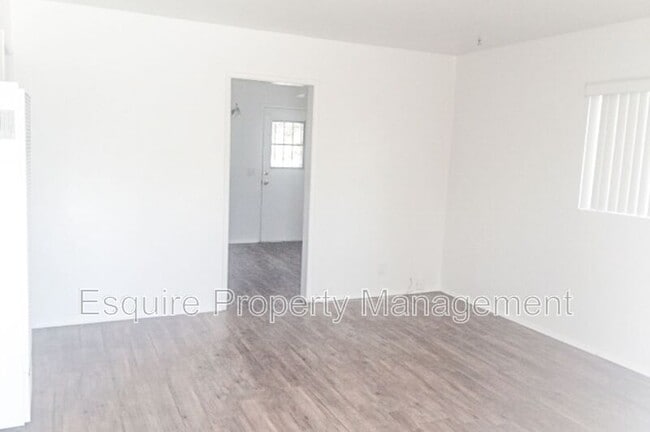 2044 Chapel Dr in Camarillo, CA - Building Photo - Building Photo