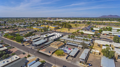 Denton Manor in Phoenix, AZ - Foto de edificio - Primary Photo