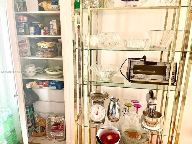 property at 465 Paradise Isle Blvd