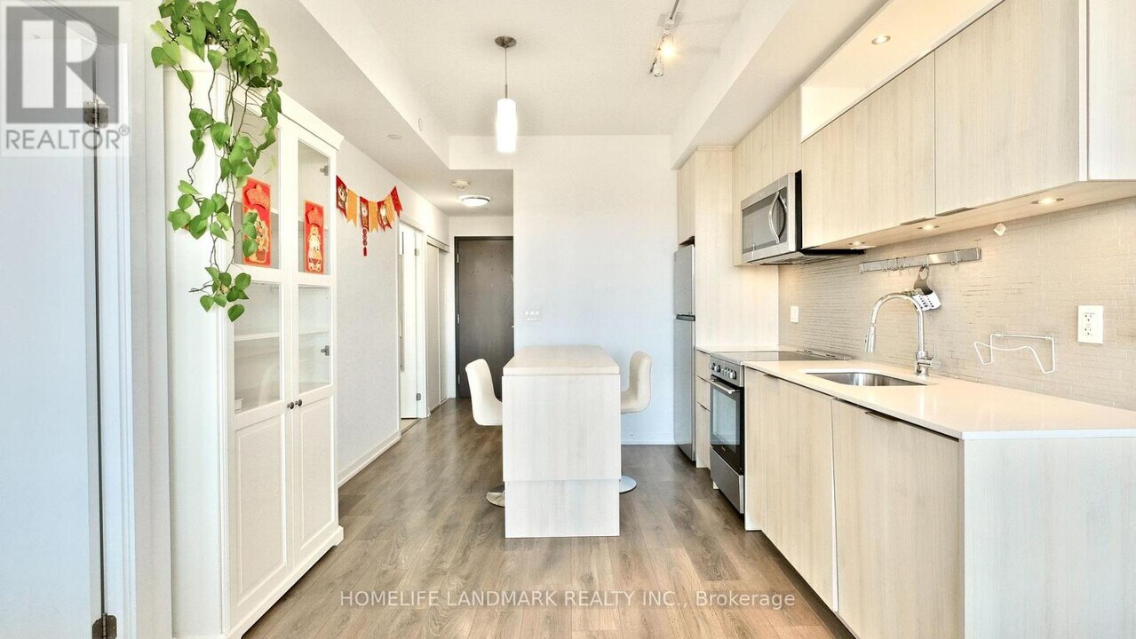 50 Forest Manor Rd in Toronto, ON - Building Photo