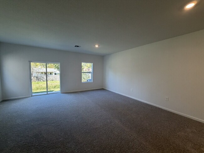 5469 NW 22nd Dr in Gainesville, FL - Building Photo - Building Photo