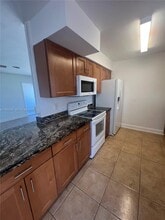 2010 N 61st Ave in Hollywood, FL - Building Photo - Building Photo