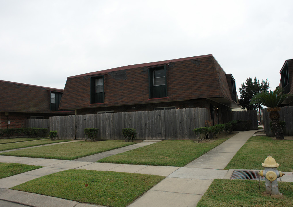 57 Antigua Dr in Kenner, LA - Foto de edificio