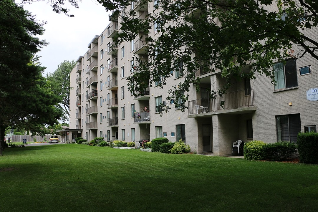 Linden Towers in Chatham-Kent, ON - Building Photo