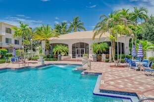 9303 Myrtlewood Cir W in Palm Beach Gardens, FL - Building Photo