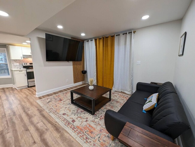 1303 Colony Dr in Marietta, GA - Foto de edificio - Building Photo