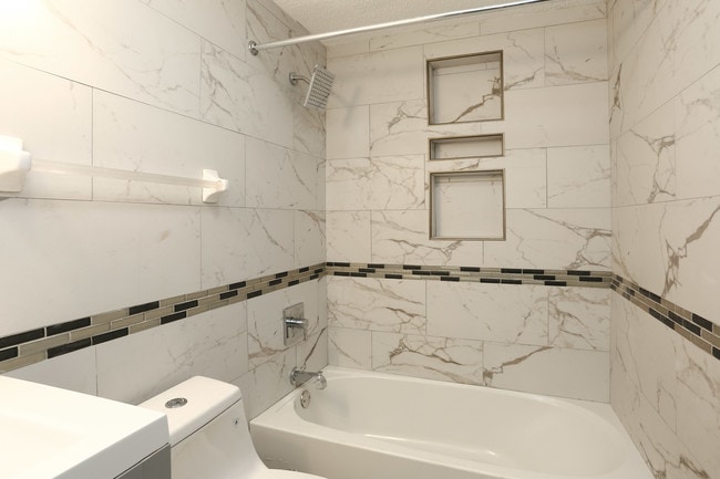 ReNew Washington Park in Groton, CT - Building Photo - Interior Photo