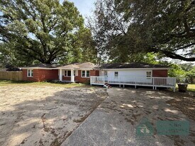 5011 Highcrest Dr in Mobile, AL - Building Photo