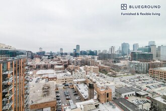 1035 W Van Buren St in Chicago, IL - Building Photo - Building Photo