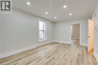 33 Albion St in Brantford, ON - Building Photo - Building Photo