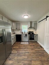 61 W Rocky St in White, GA - Building Photo - Building Photo