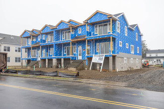 Oceanport Cove in Oceanport, NJ - Building Photo - Building Photo