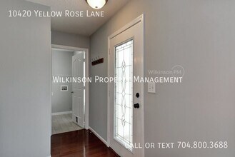 10420 Yellow Rose Ln in Charlotte, NC - Building Photo - Building Photo