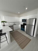 1091 E 17th St in Hialeah, FL - Building Photo