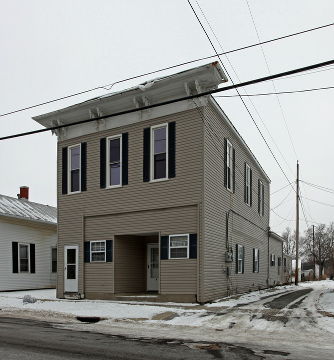 111 N Main St in Mount Blanchard, OH - Foto de edificio