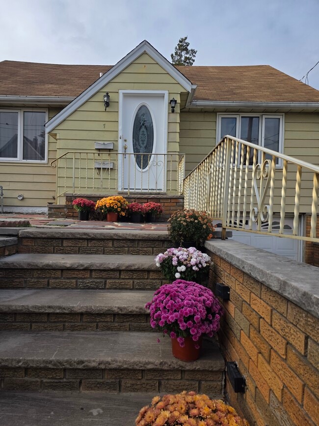 7 High St, Unit 2 in East Rutherford, NJ - Foto de edificio - Building Photo