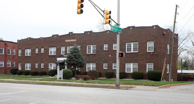 4801 E Washington St in Indianapolis, IN - Foto de edificio - Building Photo