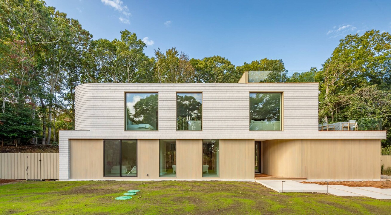 232 Kings Point Rd in East Hampton, NY - Building Photo