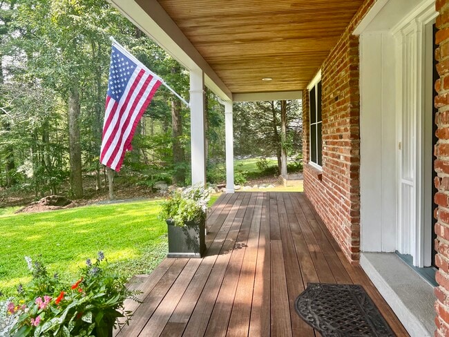 18 Chessor Ln in Wilton, CT - Building Photo - Building Photo