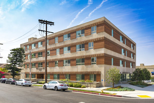 900 Crenshaw Blvd Apartments