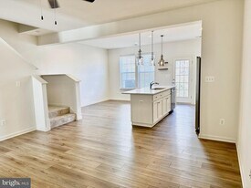 227 Charterhouse St in Falling Waters, WV - Building Photo