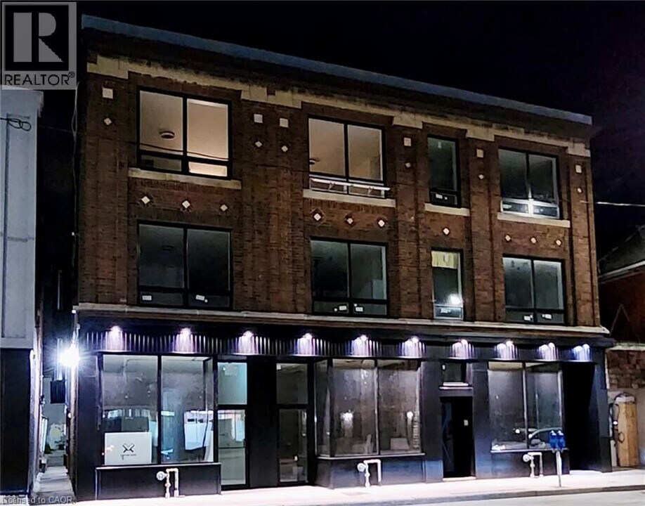 307 Barton St E in Hamilton, ON - Building Photo