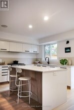 6032 Main St in Whitchurch-Stouffville, ON - Building Photo - Building Photo