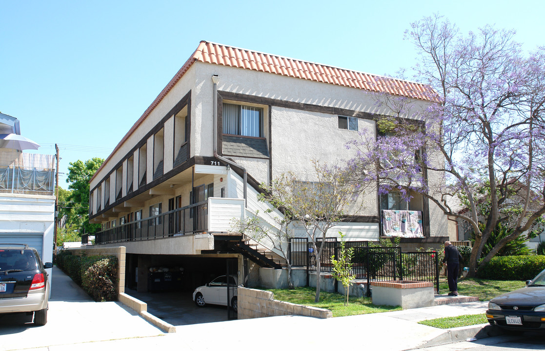 711 Salem St in Glendale, CA - Foto de edificio