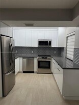 11933 NW 11th St in Pembroke Pines, FL - Building Photo