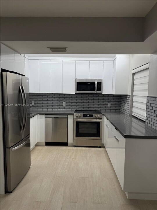 11933 NW 11th St in Pembroke Pines, FL - Building Photo