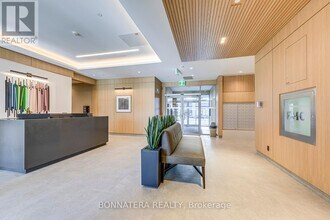 3250 Carding Mill Trail in Oakville, ON - Building Photo - Building Photo