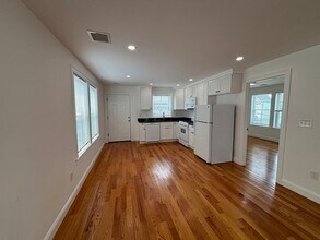 160 Bow St, Unit 2 in Everett, MA - Building Photo - Building Photo