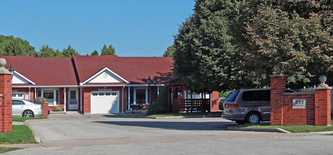 259 Scott St in St Catharines, ON - Building Photo - Building Photo