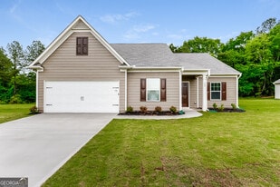 135 Ashley Trace in Covington, GA - Building Photo