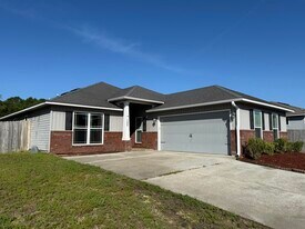 125 Lillian Wy in Crestview, FL - Building Photo