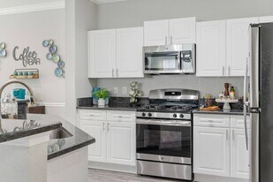 The Grand Reserve at Tampa Palms Apartments in Tampa, FL - Building Photo