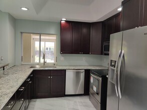 5865 NW 41st Way in Coconut Creek, FL - Foto de edificio - Building Photo