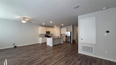 25049 Pomegranate Pl in Montgomery, TX - Building Photo - Building Photo